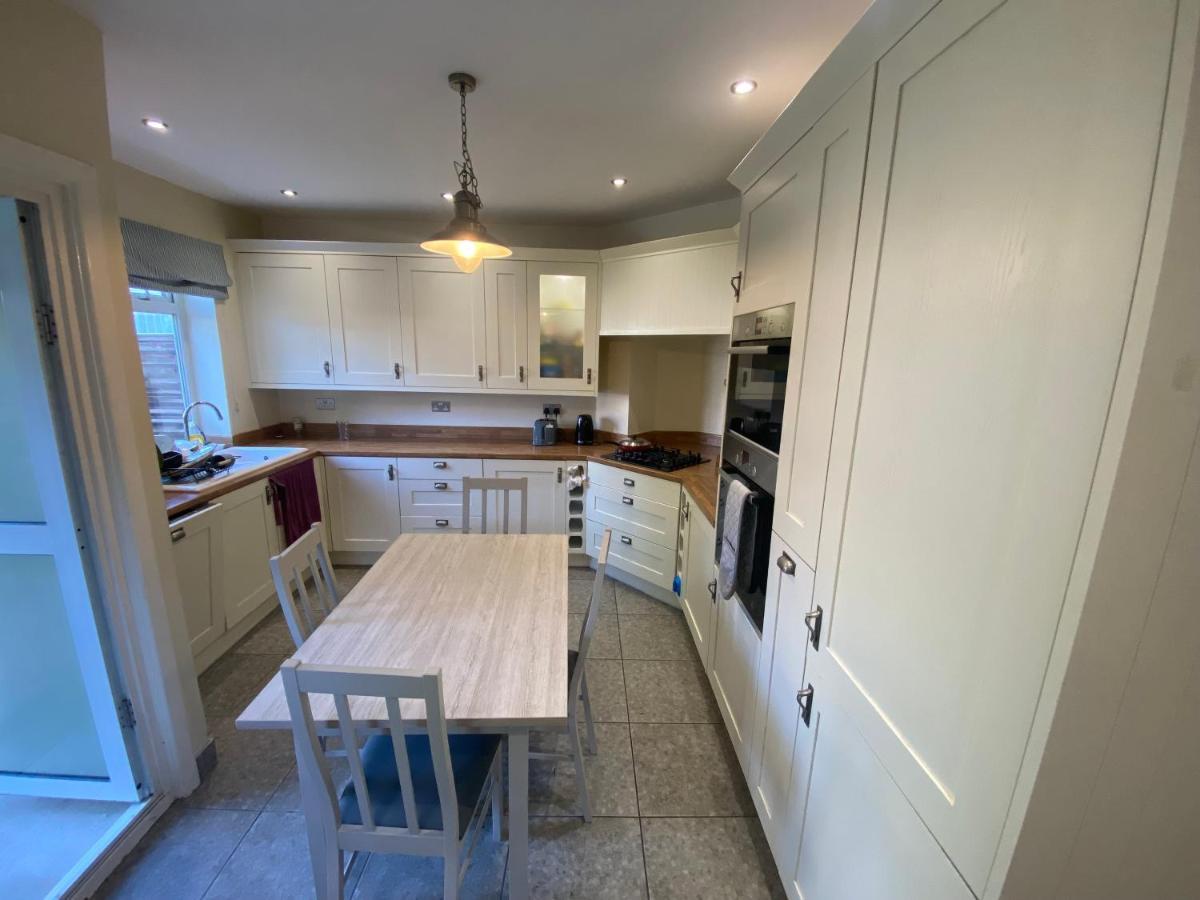 Séjour chez l'habitant Bittern With Free Parking & Parking For Cruise Available, Full Access To Kitchen In